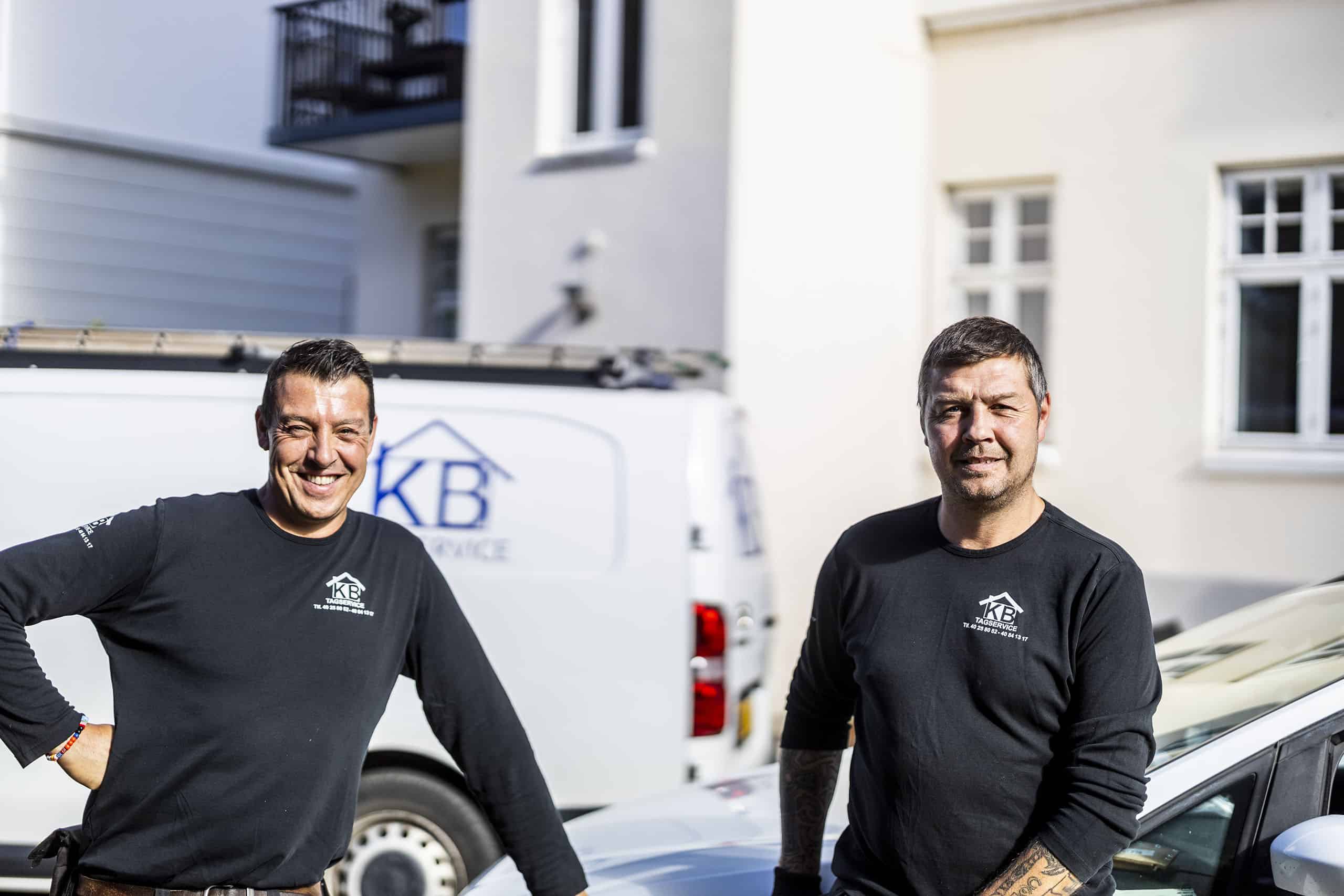 To medarbejdere fra KB Tagservice